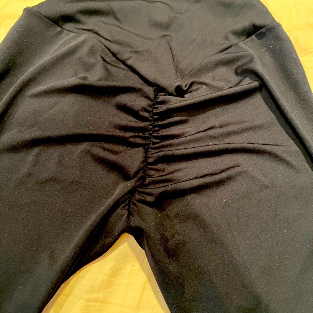 GymShark Black leggings with scrunch